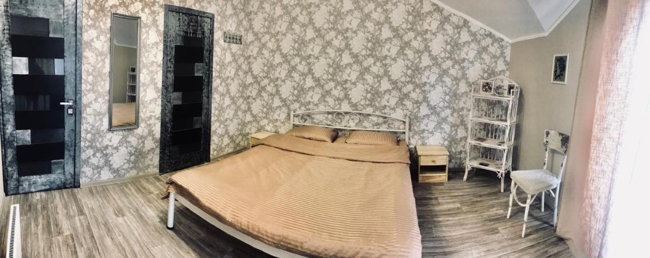 Hotel Komnata V Gostevom Dome Na Metro Osokorki Kiev Esterno foto